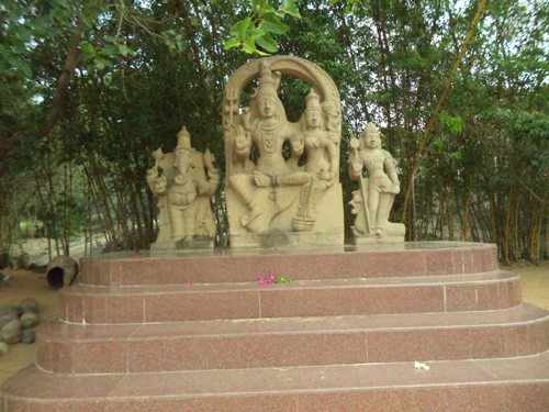 Keesaragutta Temple dedicated to Lord Siva and his consorts Bhavani and Sivadurga.  It is also called Ramalingeswara as lord Sri Rama had installed the lingam.